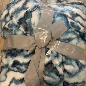 Brand New Berkshire Homewear Shawl Collar Robe